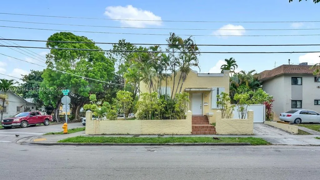 242 SW 15th Ave, Miami, FL 33135