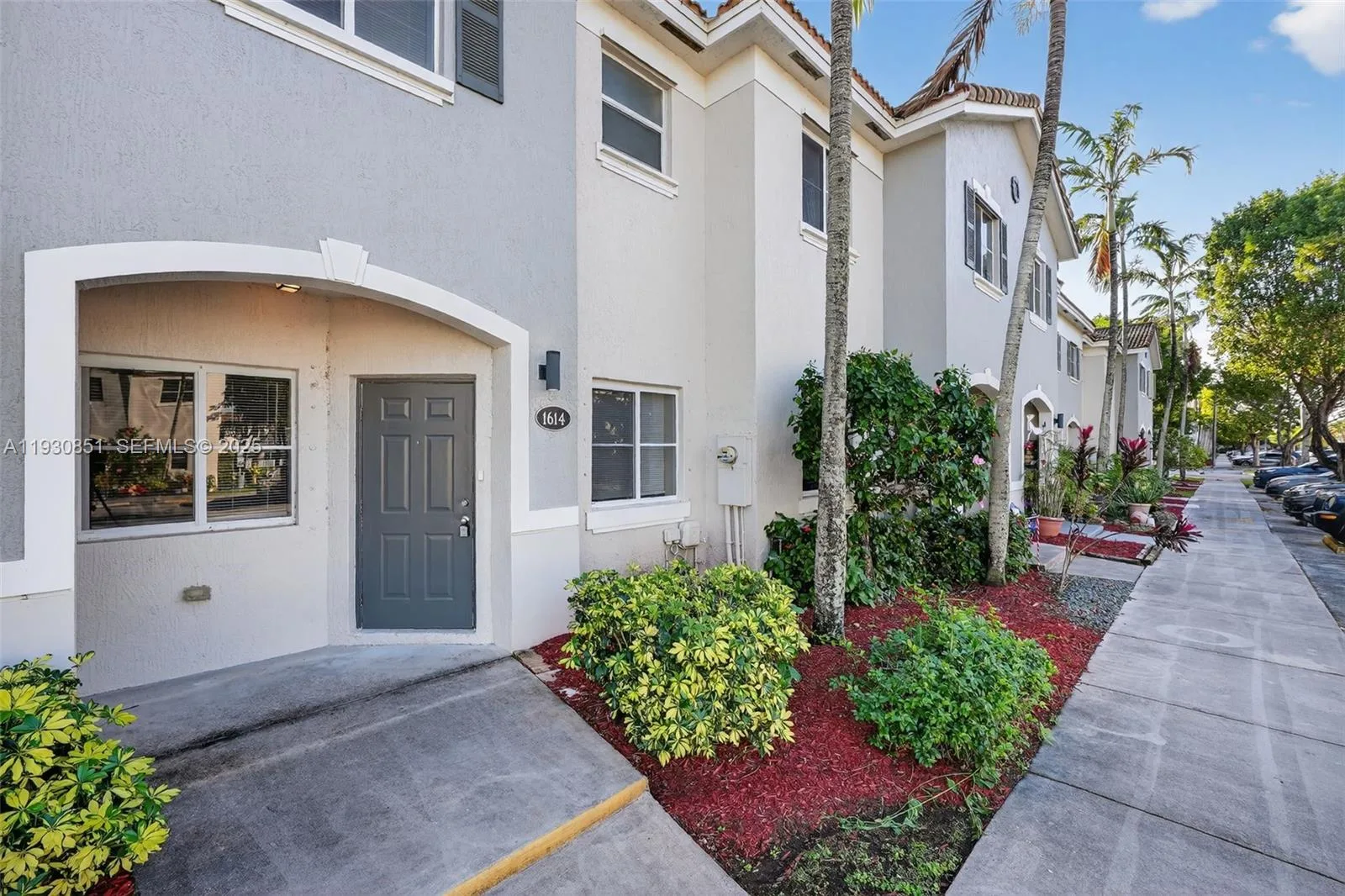 1614 SE 31st Ct, Homestead, FL 33035 photo 2