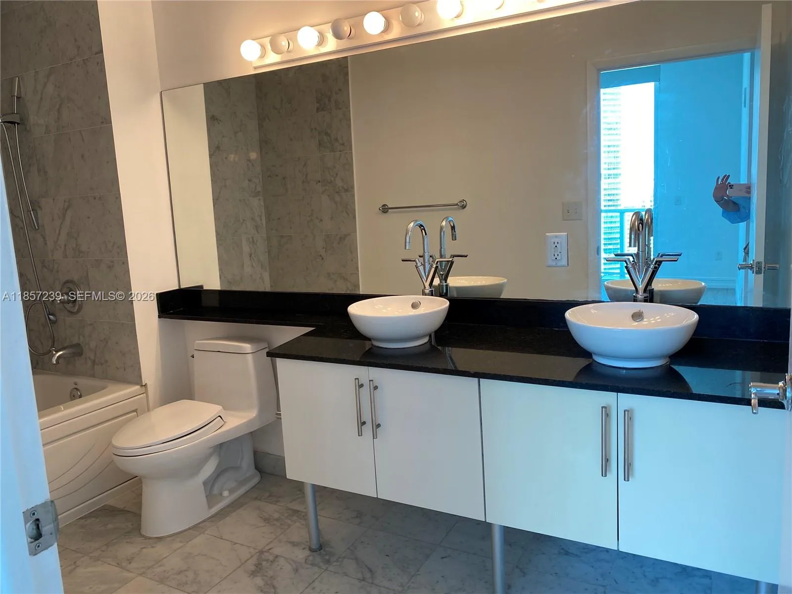 31 SE 5th St # 3912, Miami, FL 33131 photo 10