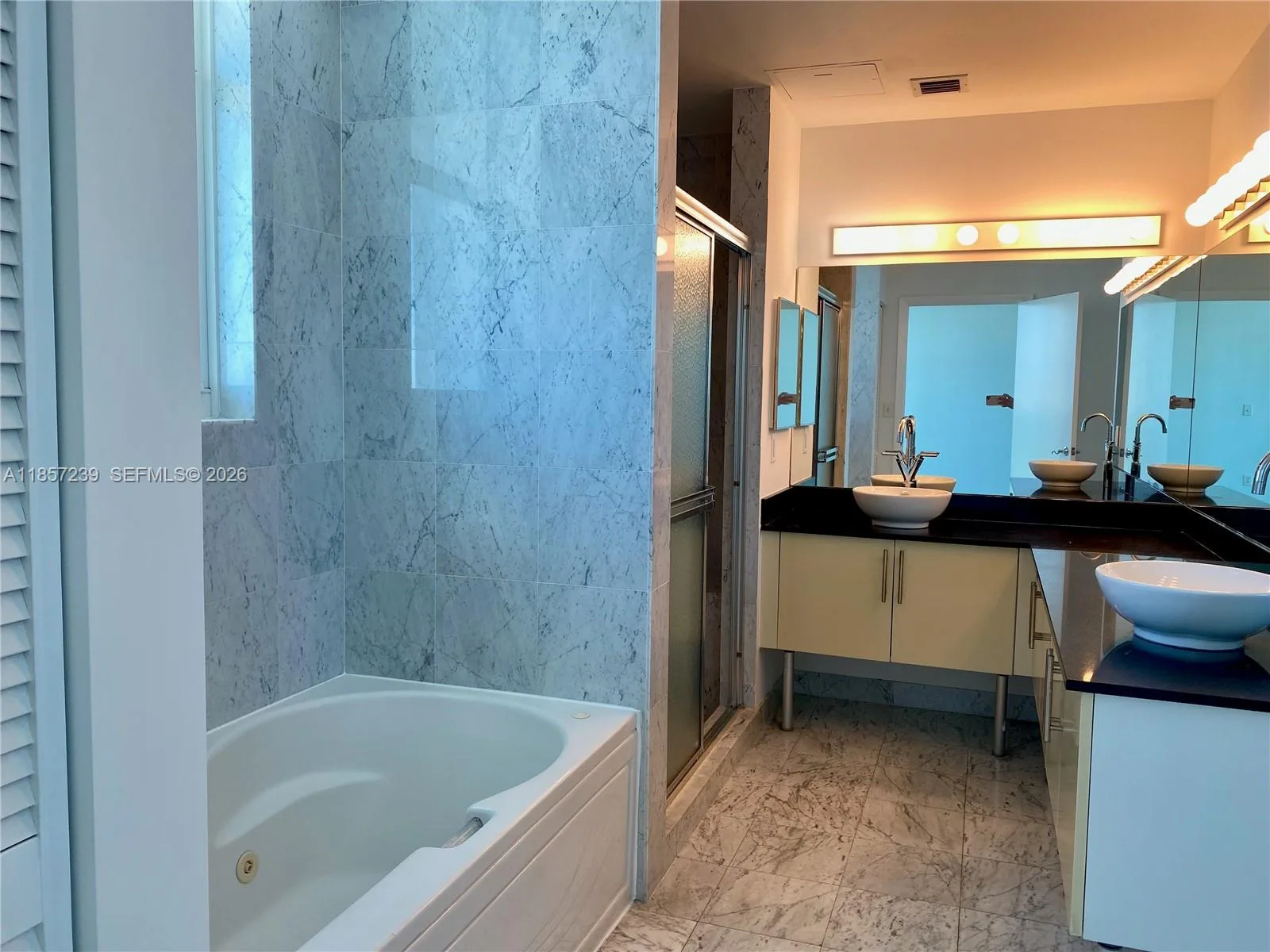 31 SE 5th St # 3912, Miami, FL 33131 photo 11