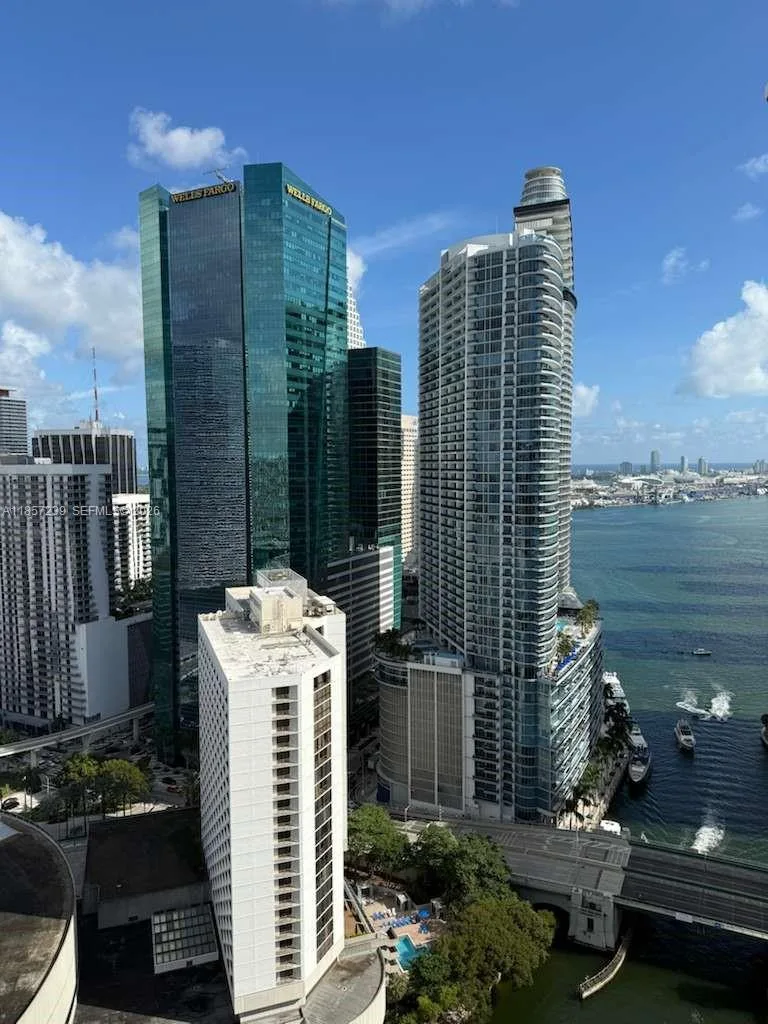 31 SE 5th St # 3912, Miami, FL 33131 photo 12