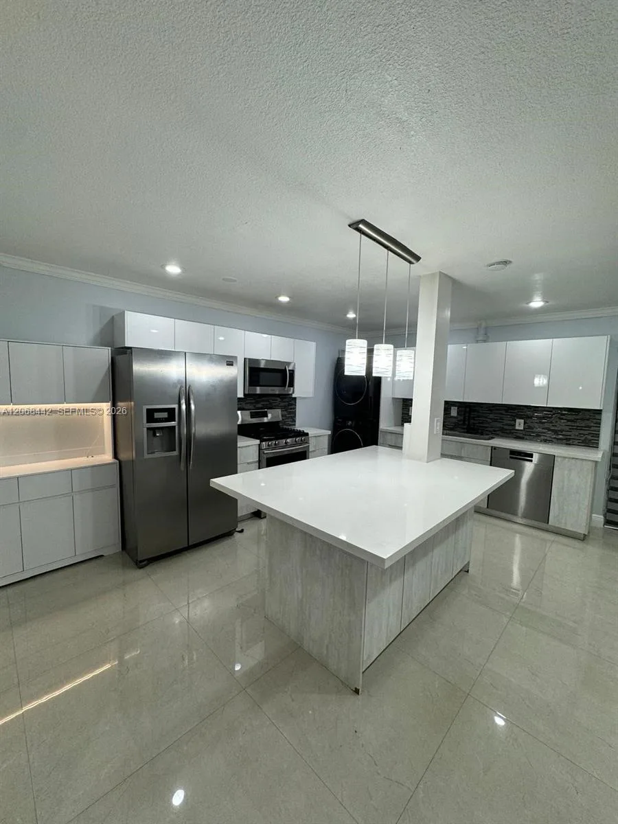 6812 Brookline Dr # 6812, Hialeah, FL 33015