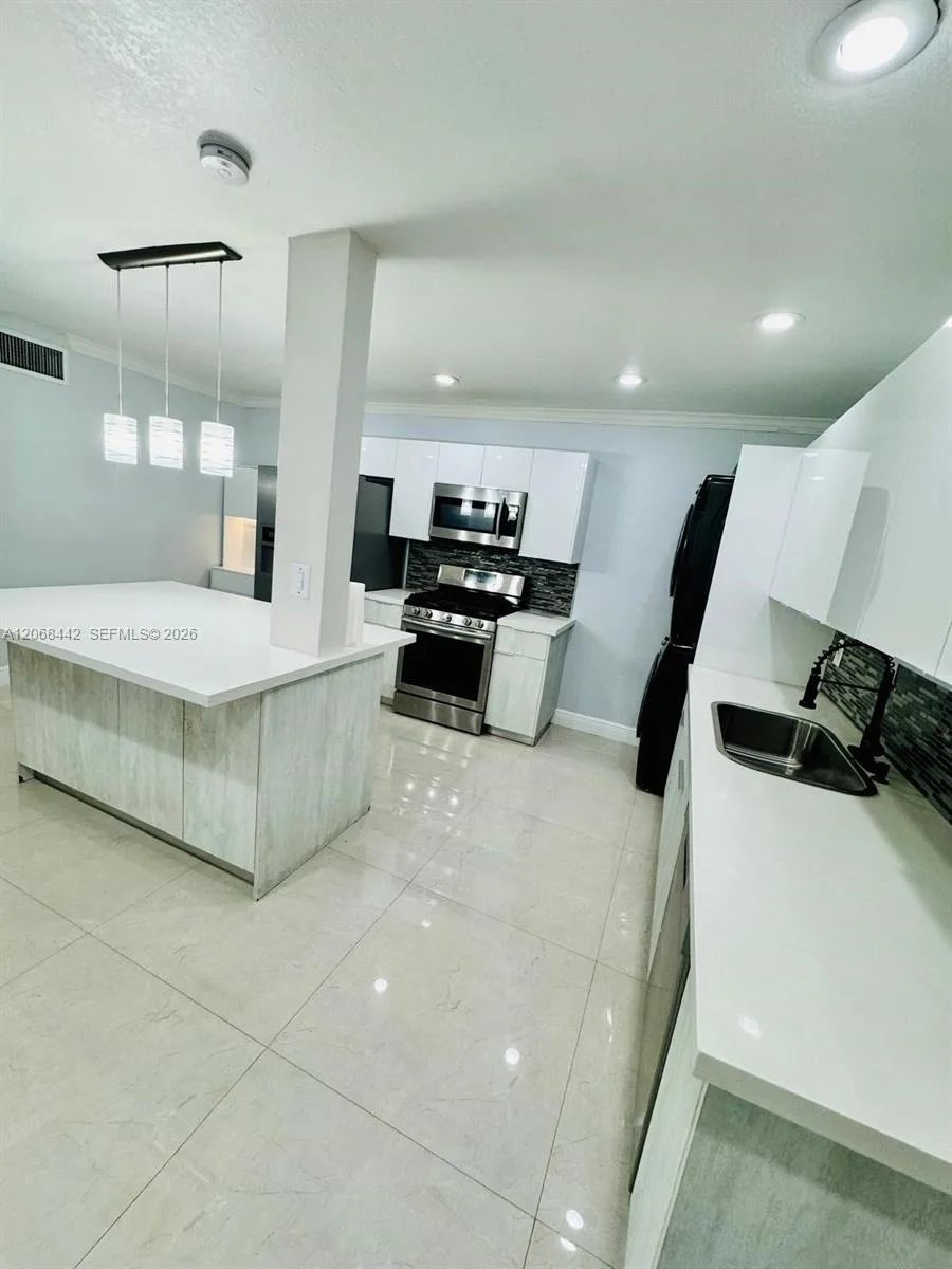 6812 Brookline Dr # 6812, Hialeah, FL 33015 photo 4
