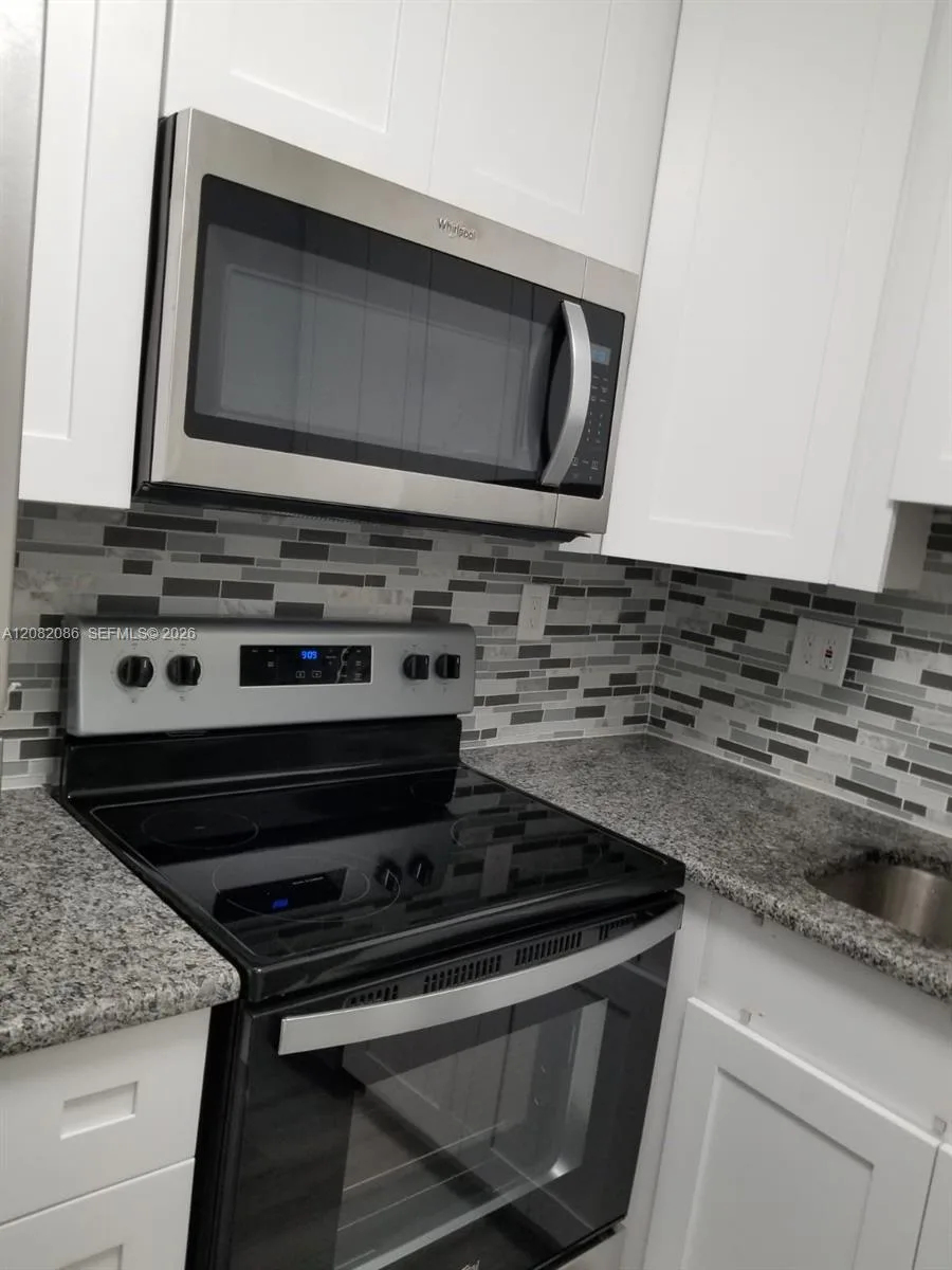 2990 NE 16th Ave # 105, Oakland Park, FL 33334