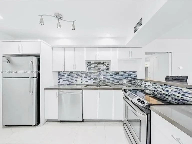 20301 W Country Club Dr # 1023, Aventura, FL 33180 photo 5