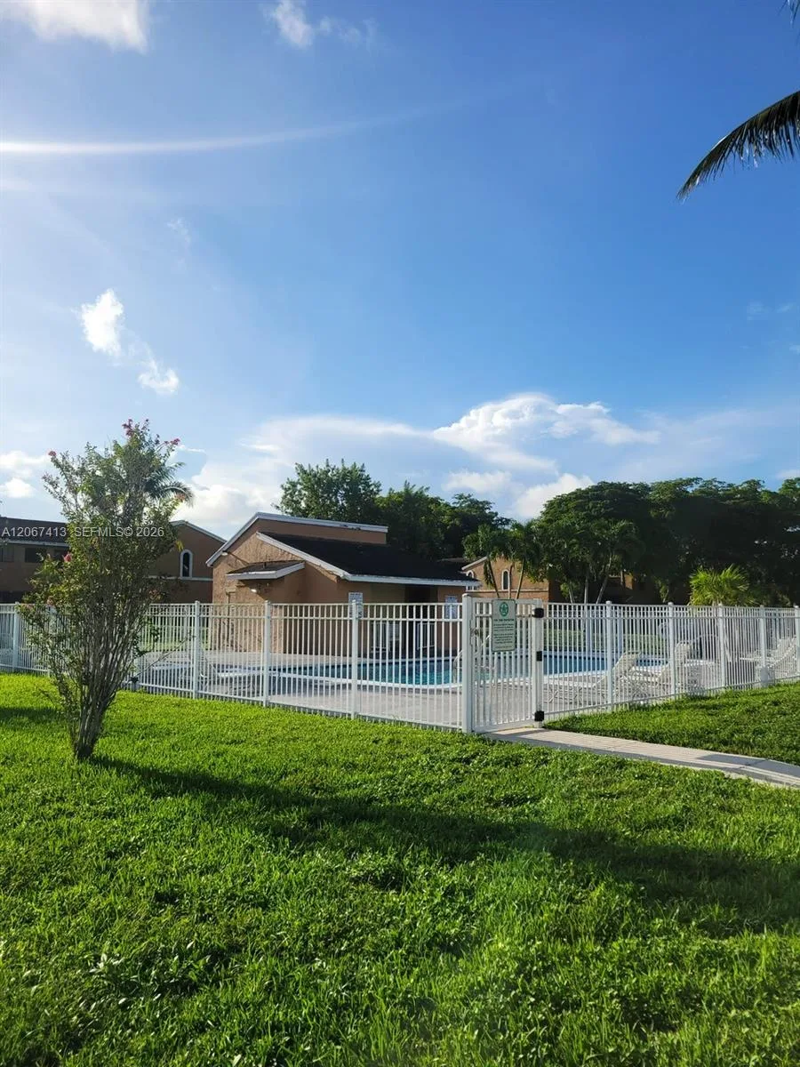 8075 NW 71st Ct # 8075, Tamarac, FL 33321 photo 2