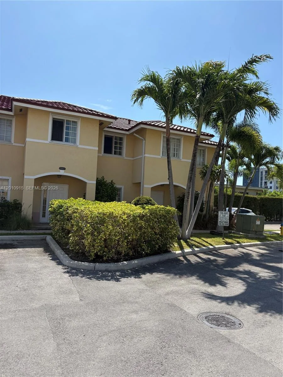 2086 NE 167th St # 2-108, North Miami Beach, FL 33162