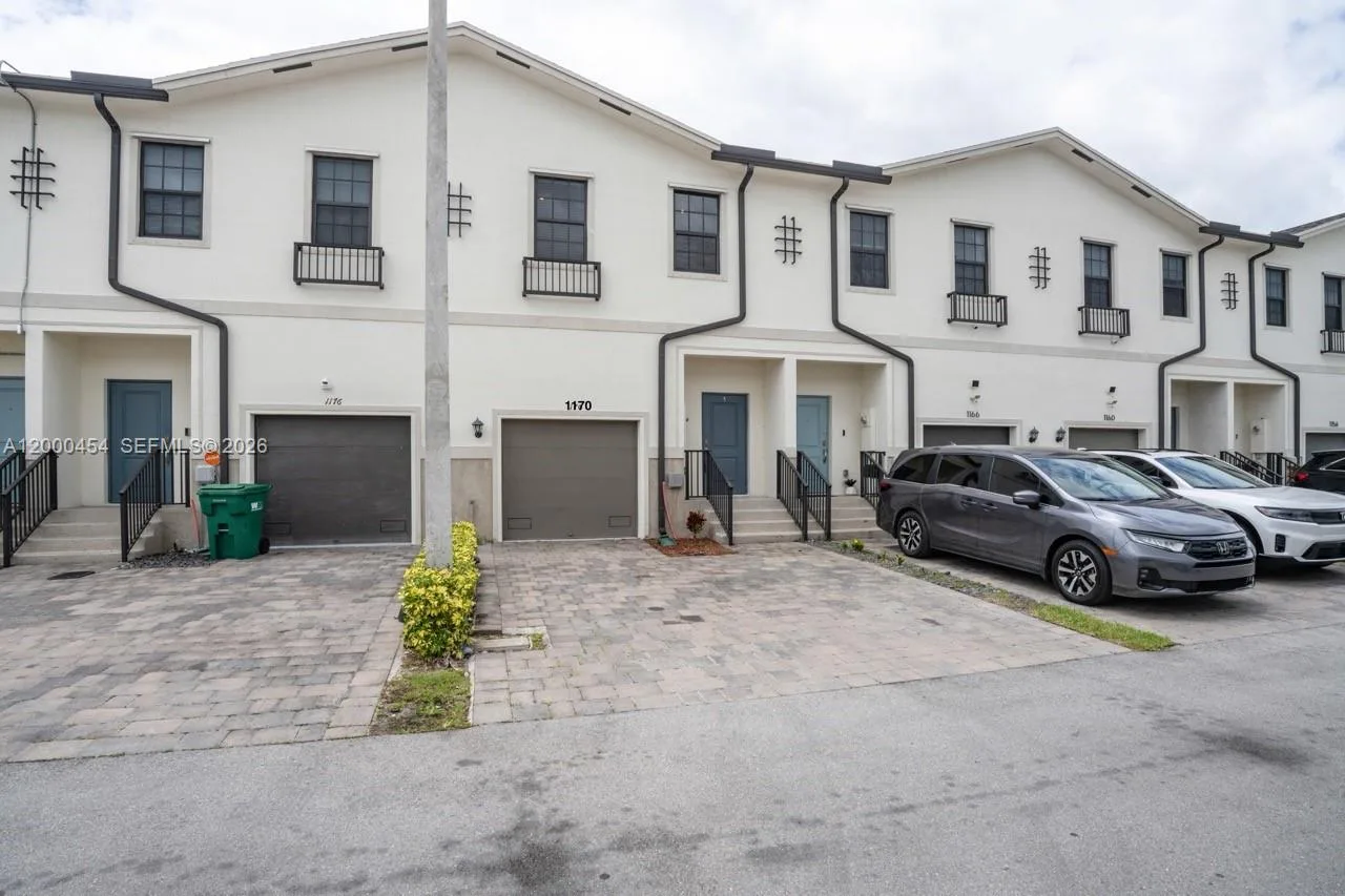 1170 SW 7th Ct, Florida City, FL 33034 photo 2