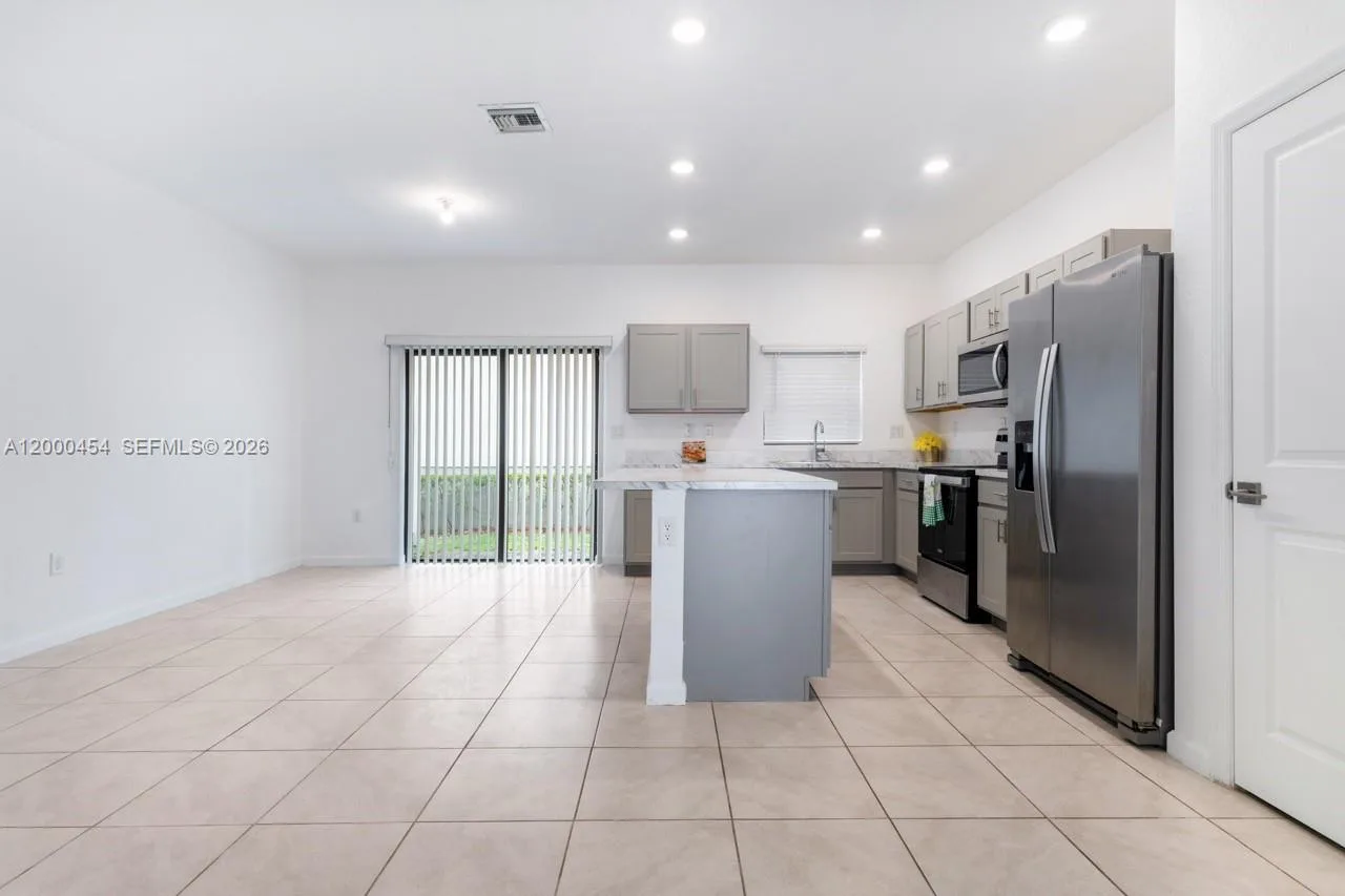 1170 SW 7th Ct, Florida City, FL 33034 photo 4
