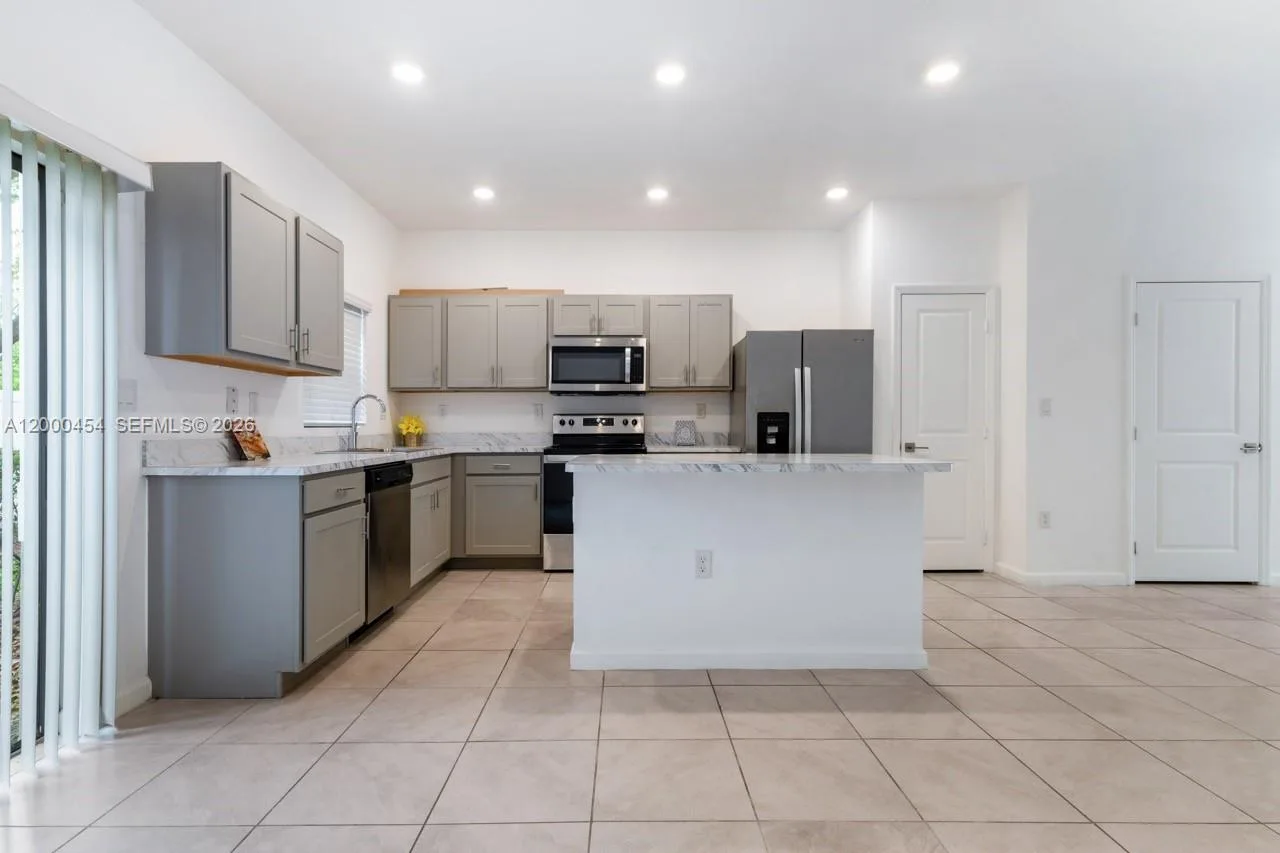 1170 SW 7th Ct, Florida City, FL 33034 photo 6