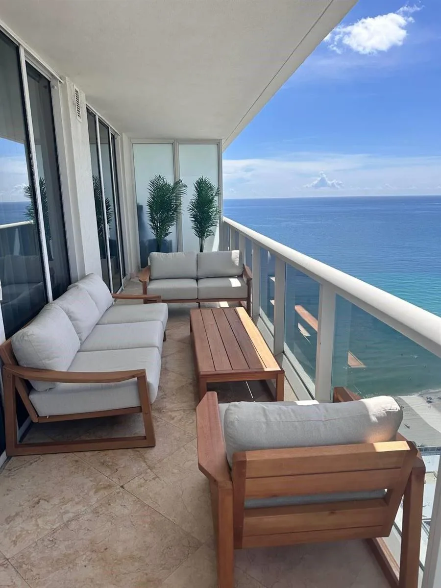 1830 S Ocean Drive # 2406, Hallandale Beach, FL 33009