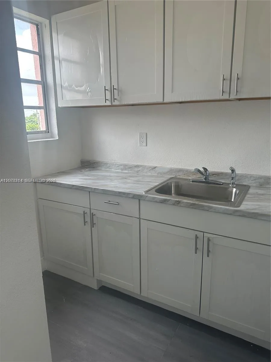 2961 SW 5th St # 14, Miami, FL 33135 photo 4