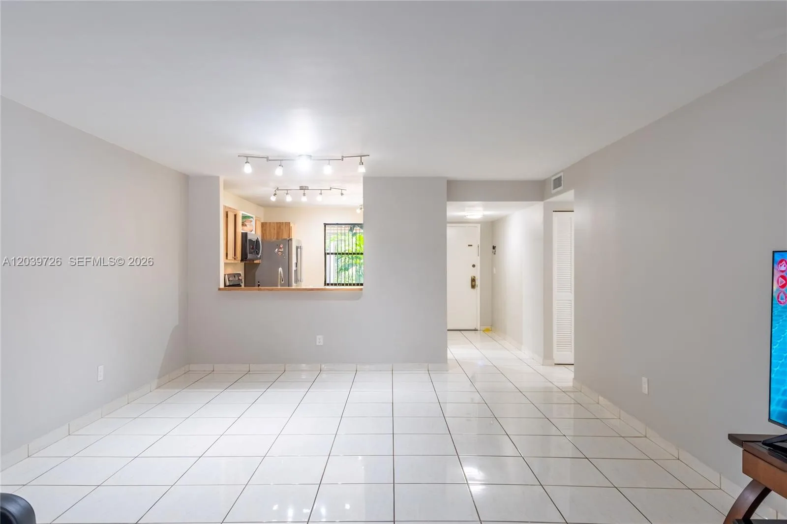 601 Ives Dairy Rd # 101-8, Miami, FL 33179