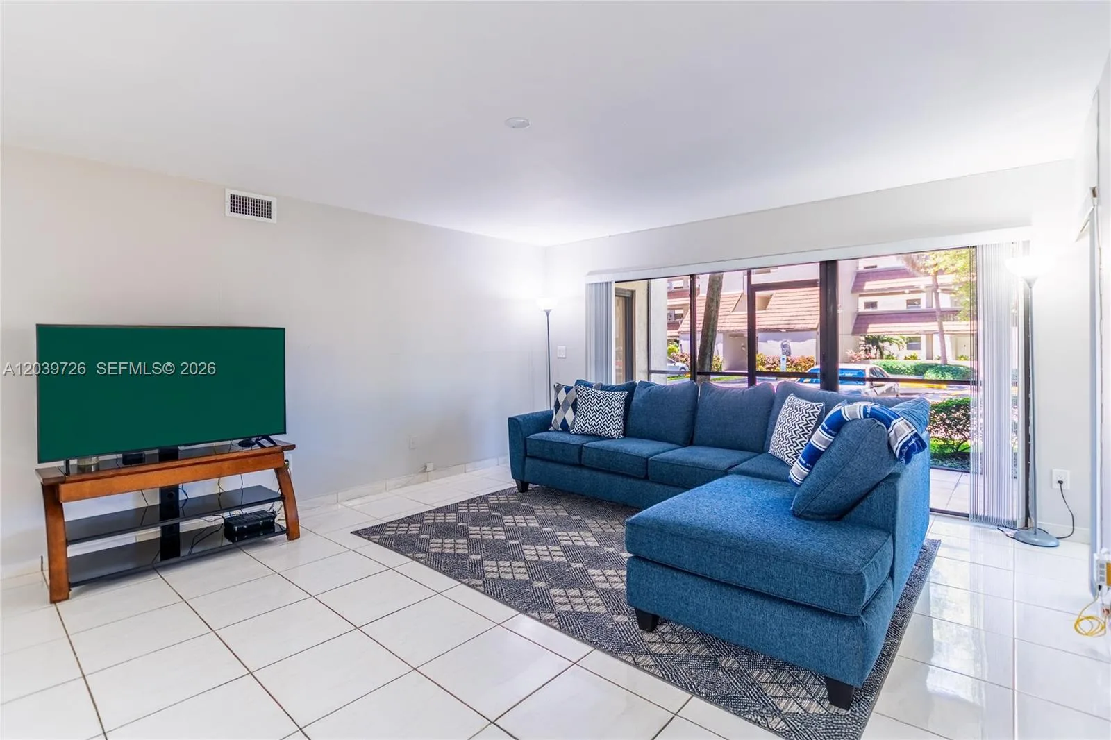 601 Ives Dairy Rd # 101-8, Miami, FL 33179 photo 11