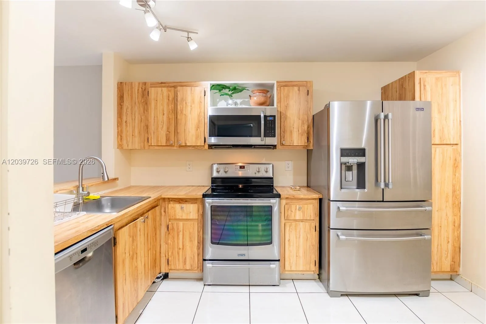 601 Ives Dairy Rd # 101-8, Miami, FL 33179 photo 7
