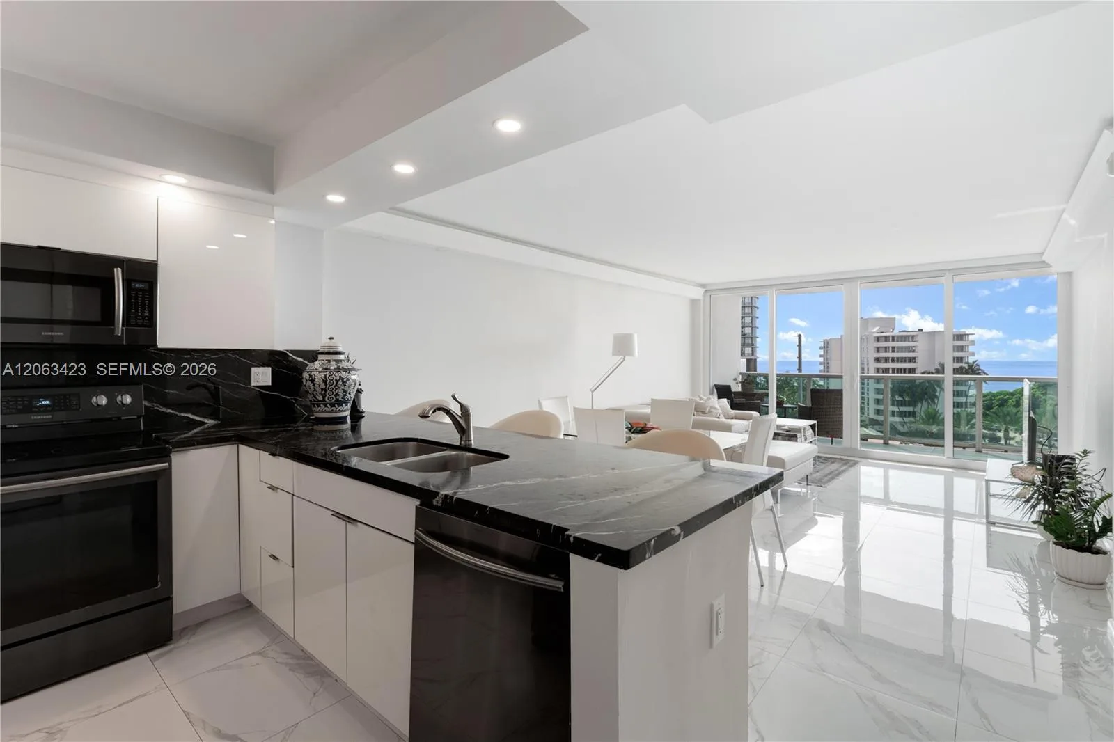 100 Bayview Dr # 709, Sunny Isles Beach, FL 33160 photo 4
