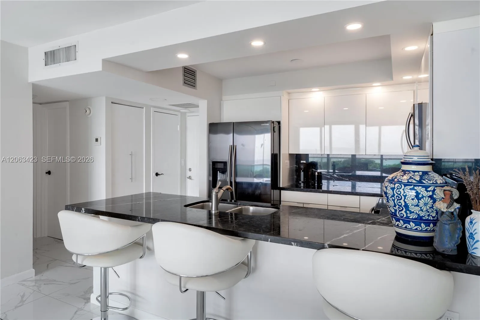 100 Bayview Dr # 709, Sunny Isles Beach, FL 33160 photo 7