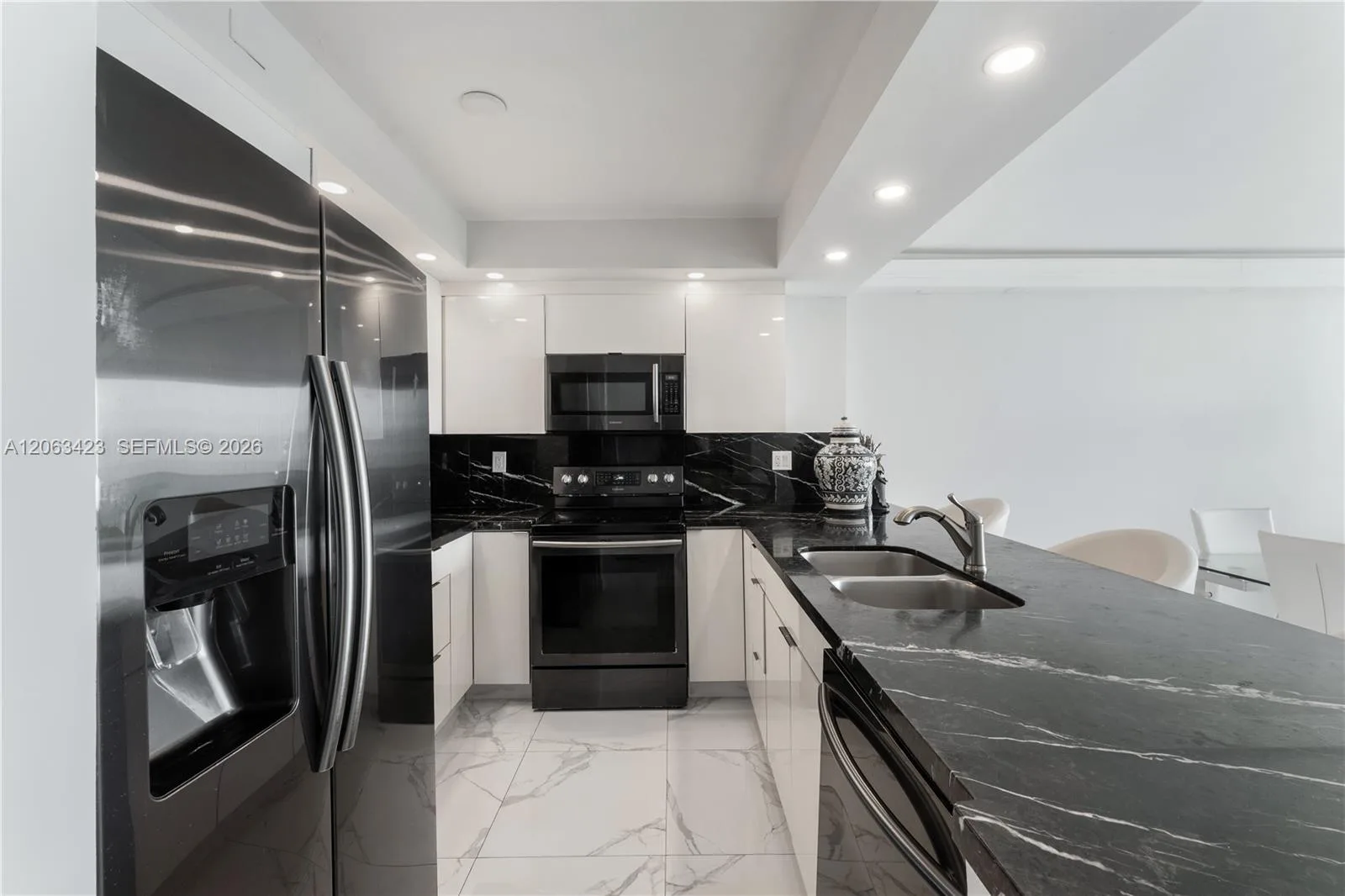 100 Bayview Dr # 709, Sunny Isles Beach, FL 33160 photo 9