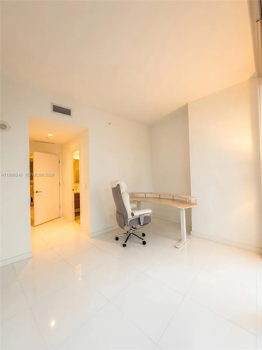 851 NE 1st Ave # 2301, Miami, FL 33132 photo 4