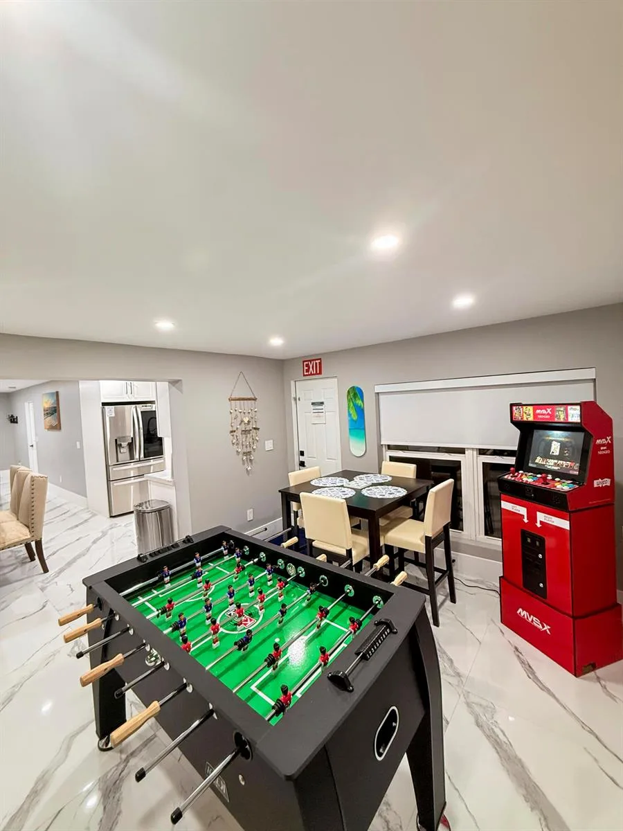631 NW 39th Street, Oakland Park, FL 33309