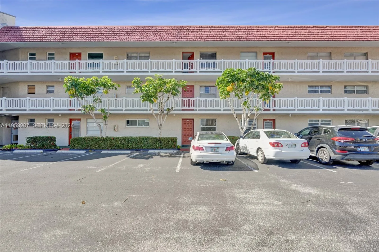 3511 E Inverrary Dr # 107, Lauderhill, FL 33319