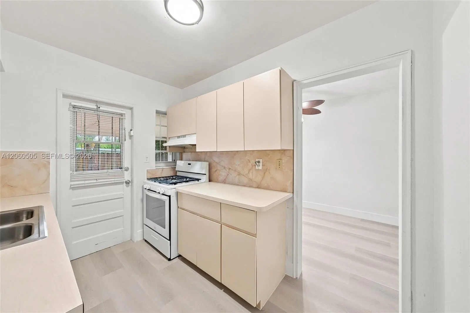596 NW 109th St, Miami, FL 33168 photo 10