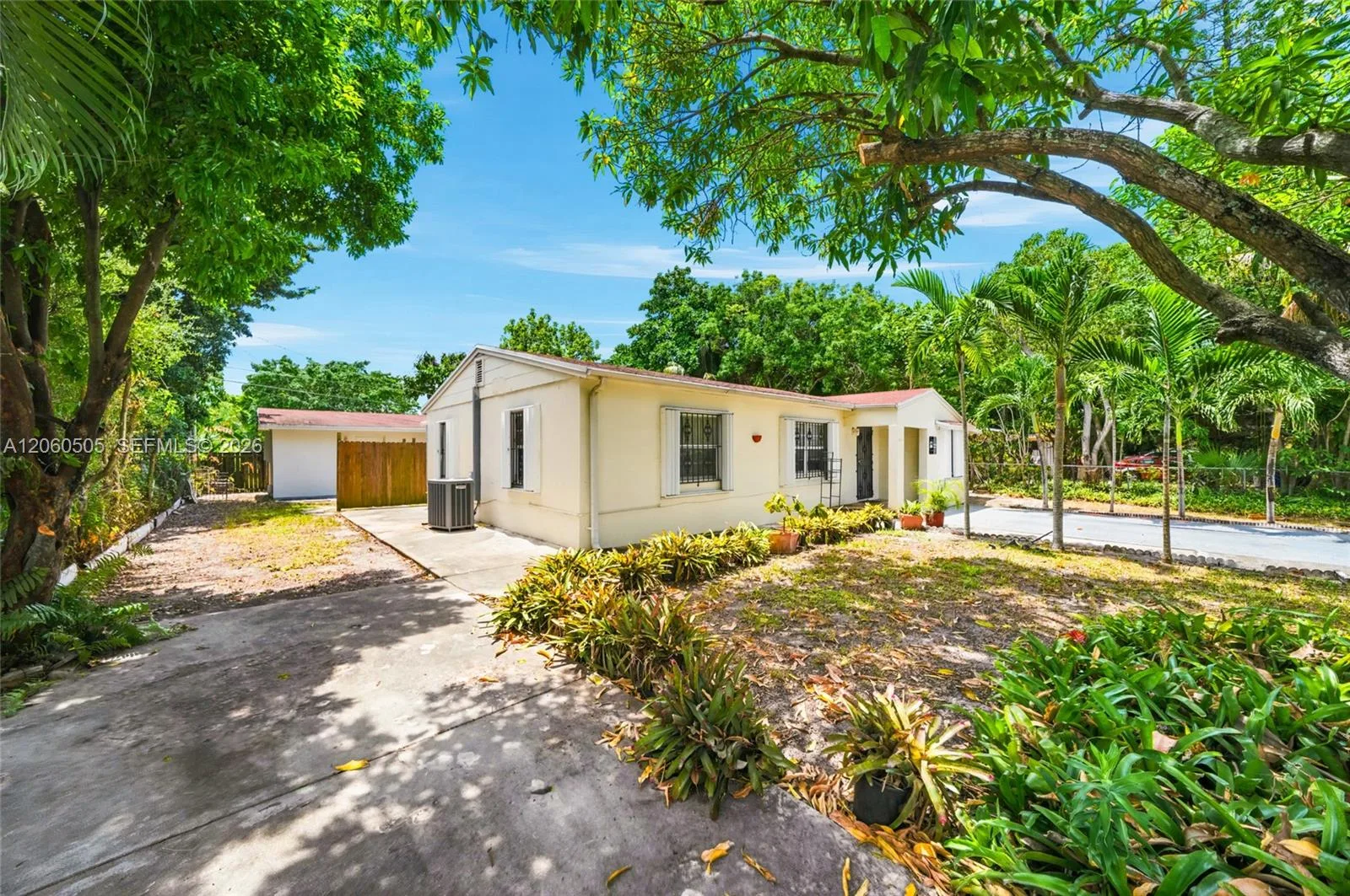 596 NW 109th St, Miami, FL 33168 photo 3