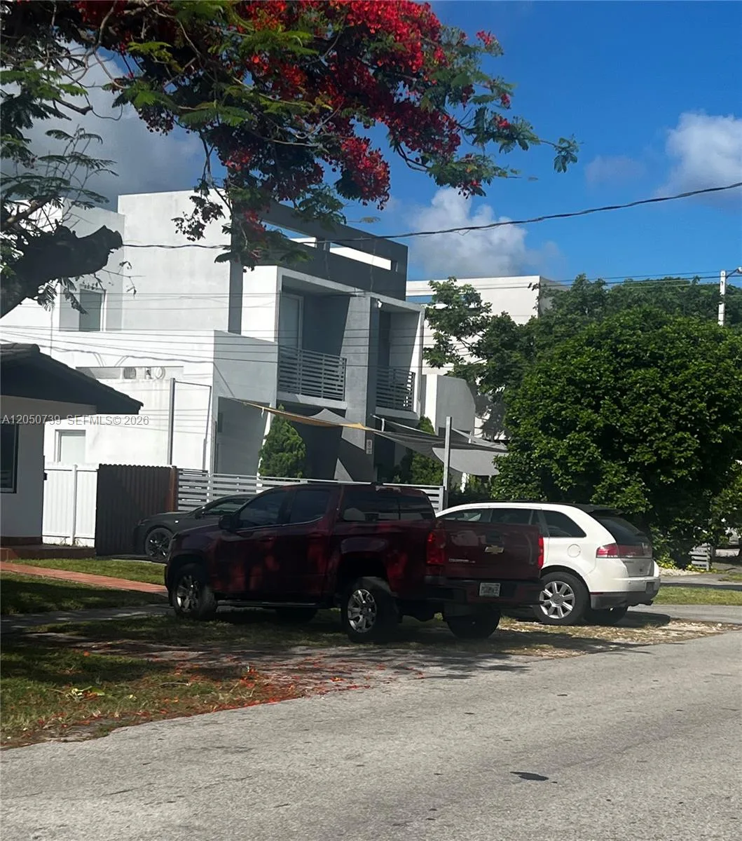 3555 SW 23rd St, Miami, FL 33145 photo 8