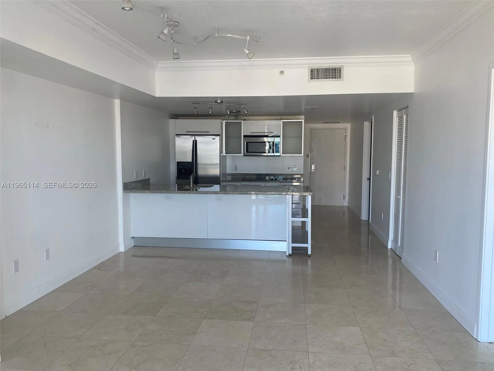 185 SW 7th St # 1705, Miami, FL 33130 photo 2