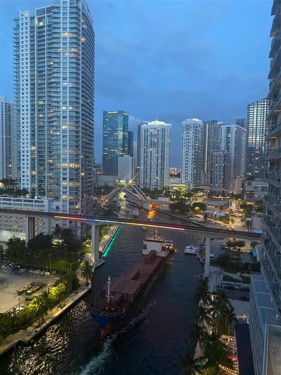 185 SW 7th St # 1705, Miami, FL 33130 photo 7
