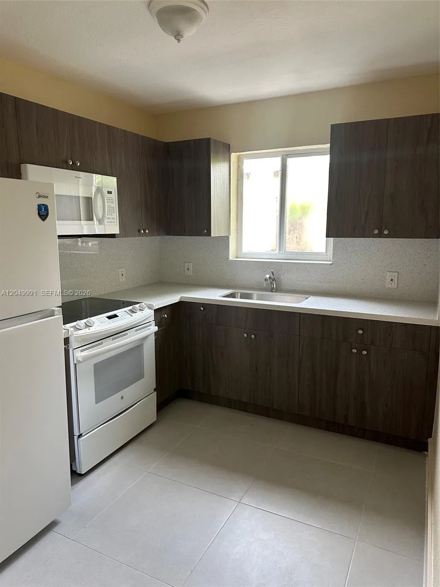 757 NW 47th St, Miami, FL 33127 photo 2
