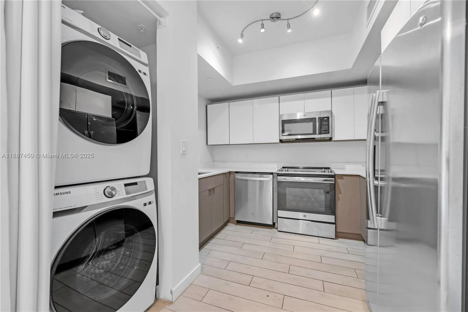 321 NE 26th St # 907, Miami, FL 33137 photo 13