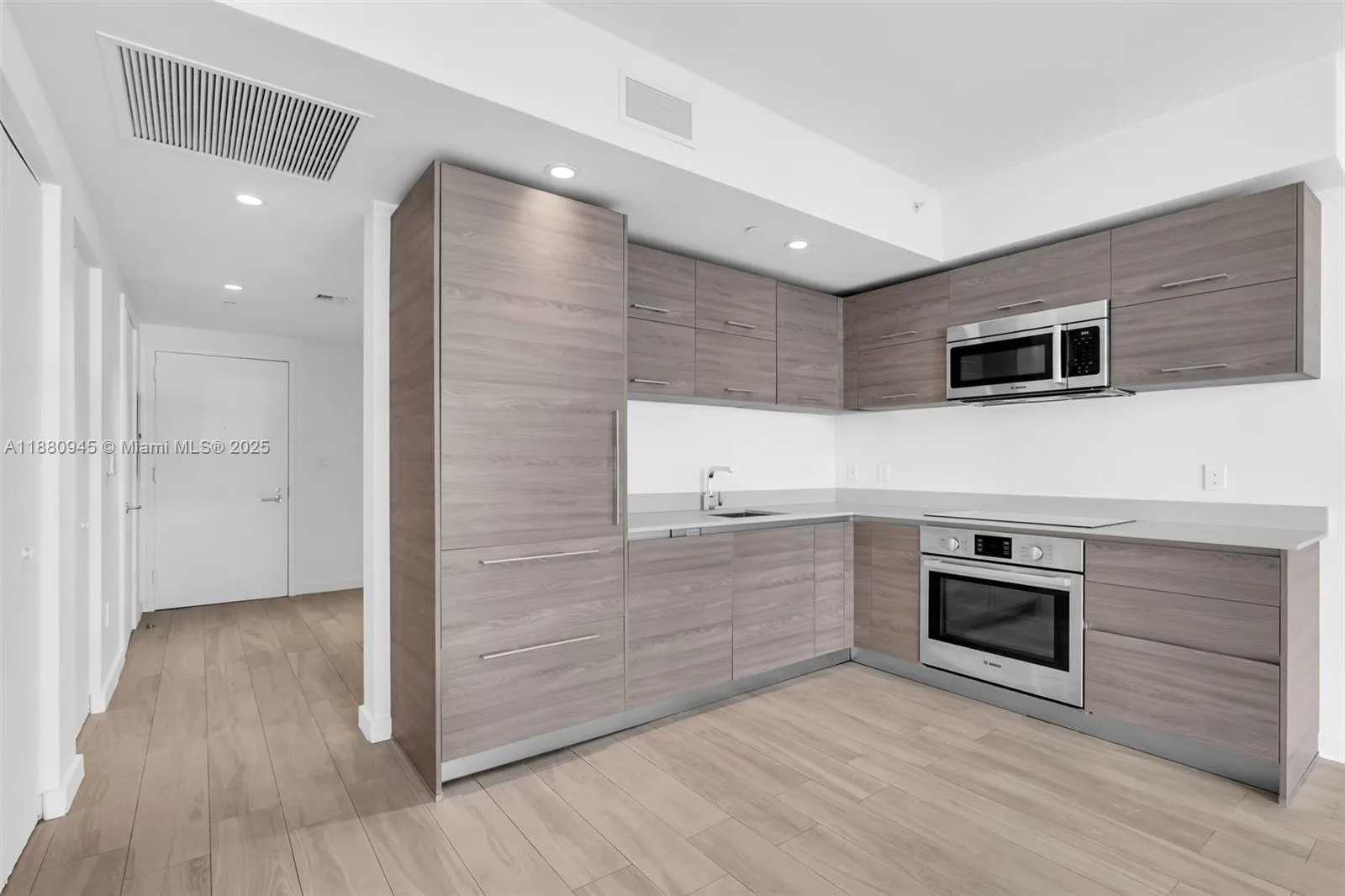 1300 S Miami Ave # 3808, Miami, FL 33130 photo 3