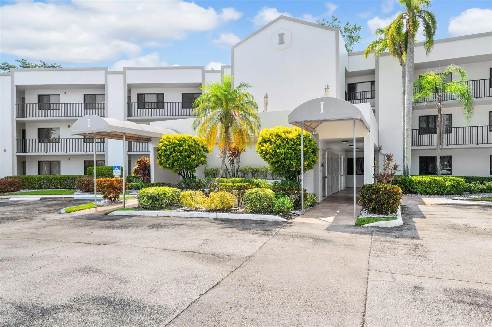 10837 W CLAIRMONT Circle # 208, Tamarac, FL 33321