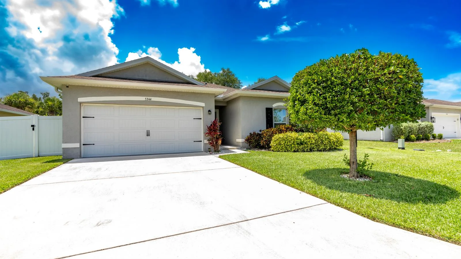 5344 Oakland Lake Circle, Fort Pierce, FL 34951 photo 2