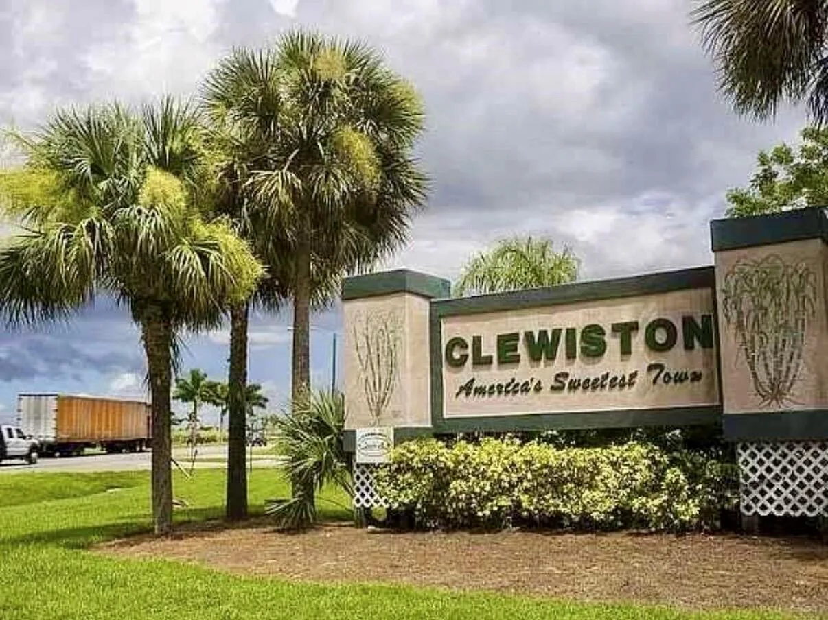 324 Pine Cone Avenue, Clewiston, FL 33440