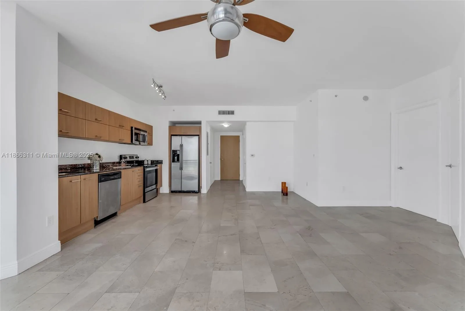 350 S Miami Ave # 3013, Miami, FL 33130 photo 3