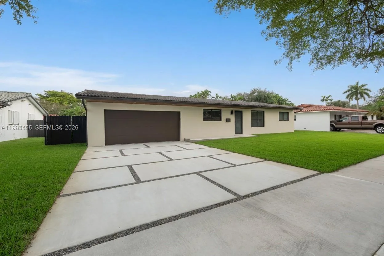 14515 Mahogany Ct, Miami Lakes, FL 33014