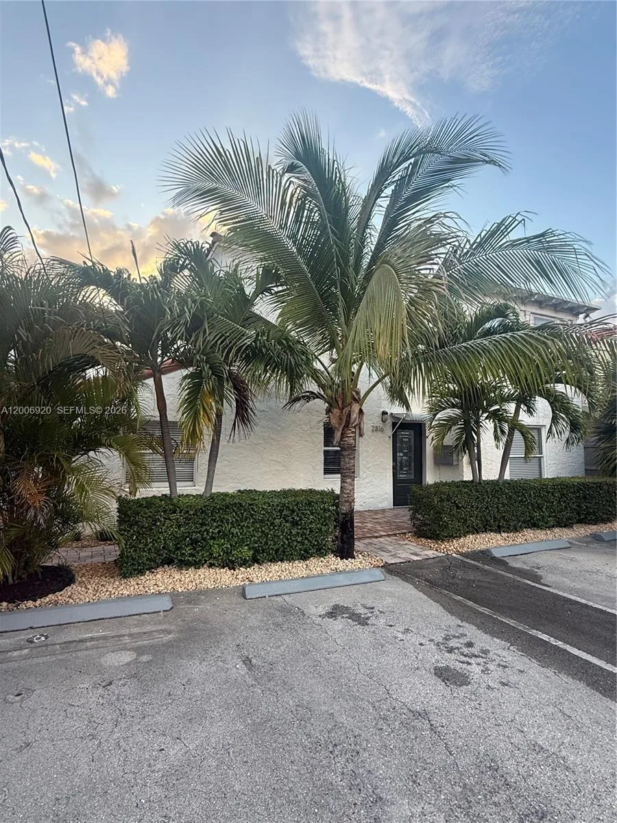 2816 Pine Tree Dr # 2, Miami Beach, FL 33140