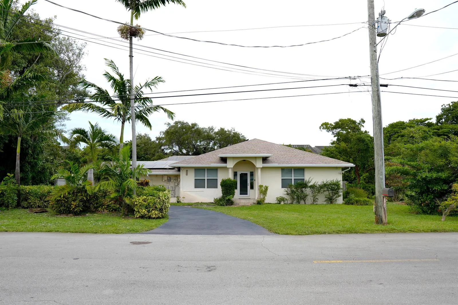 821 SW 13TH Court, Pompano Beach, FL 33060