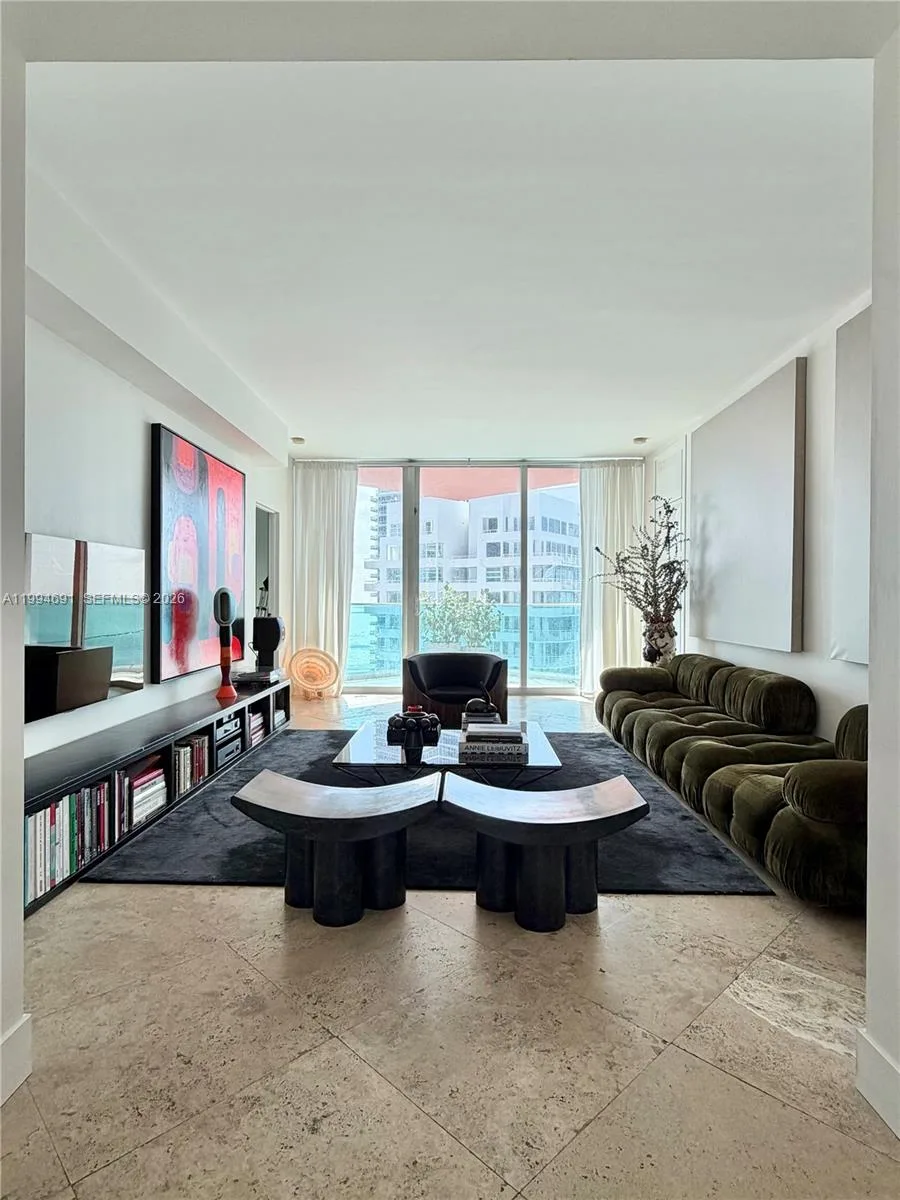 300 S Pointe Dr # 2106, Miami Beach, FL 33139