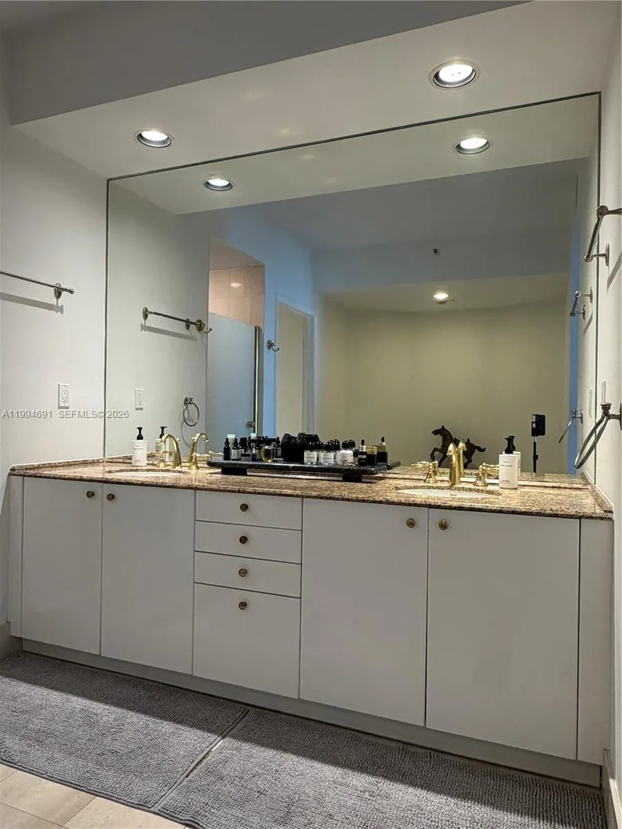 300 S Pointe Dr # 2106, Miami Beach, FL 33139 photo 11