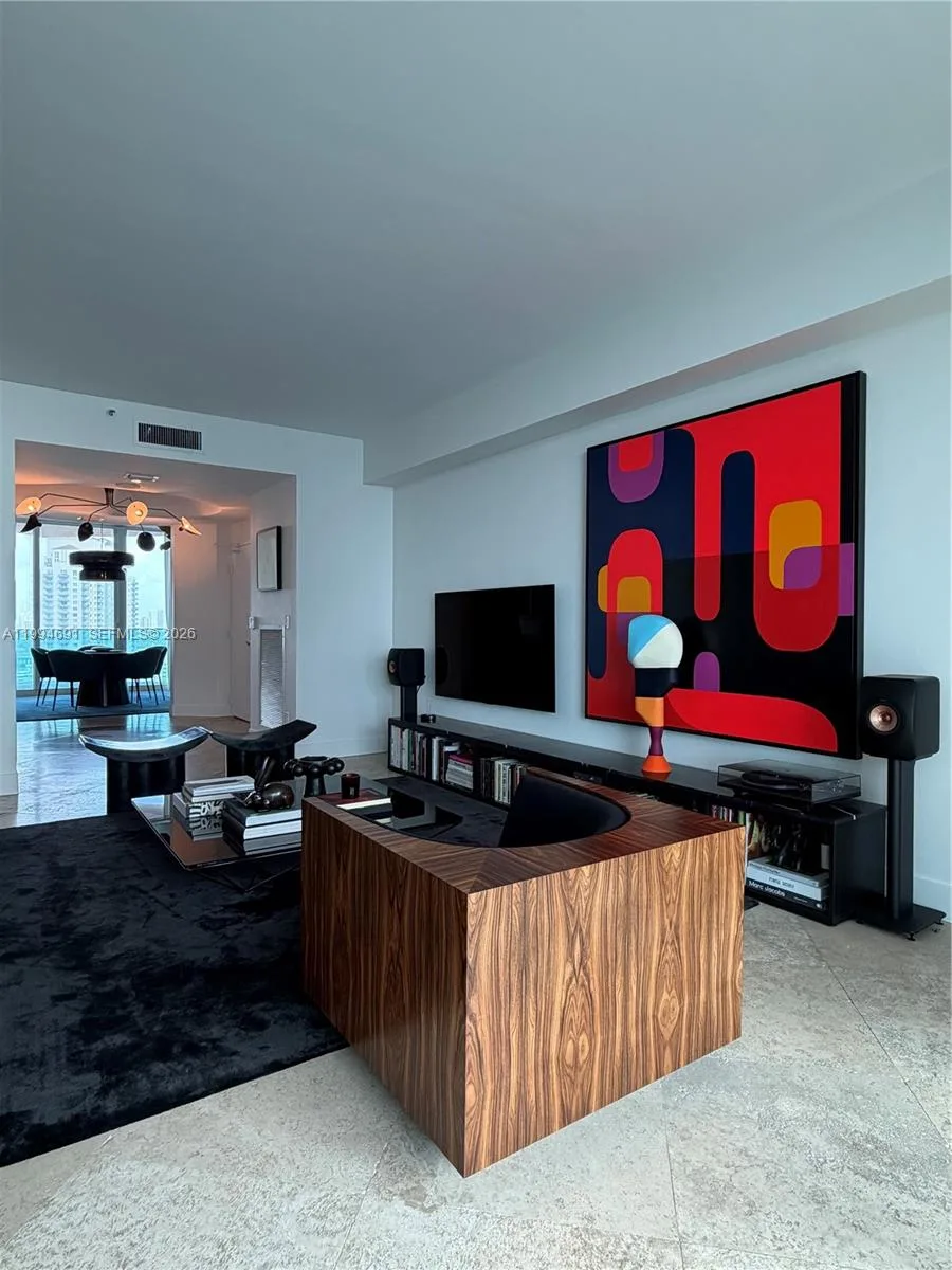 300 S Pointe Dr # 2106, Miami Beach, FL 33139 photo 2