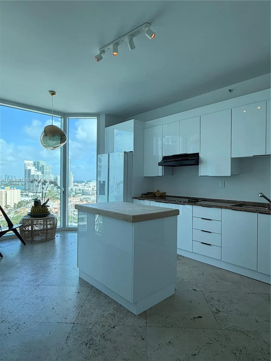 300 S Pointe Dr # 2106, Miami Beach, FL 33139 photo 3