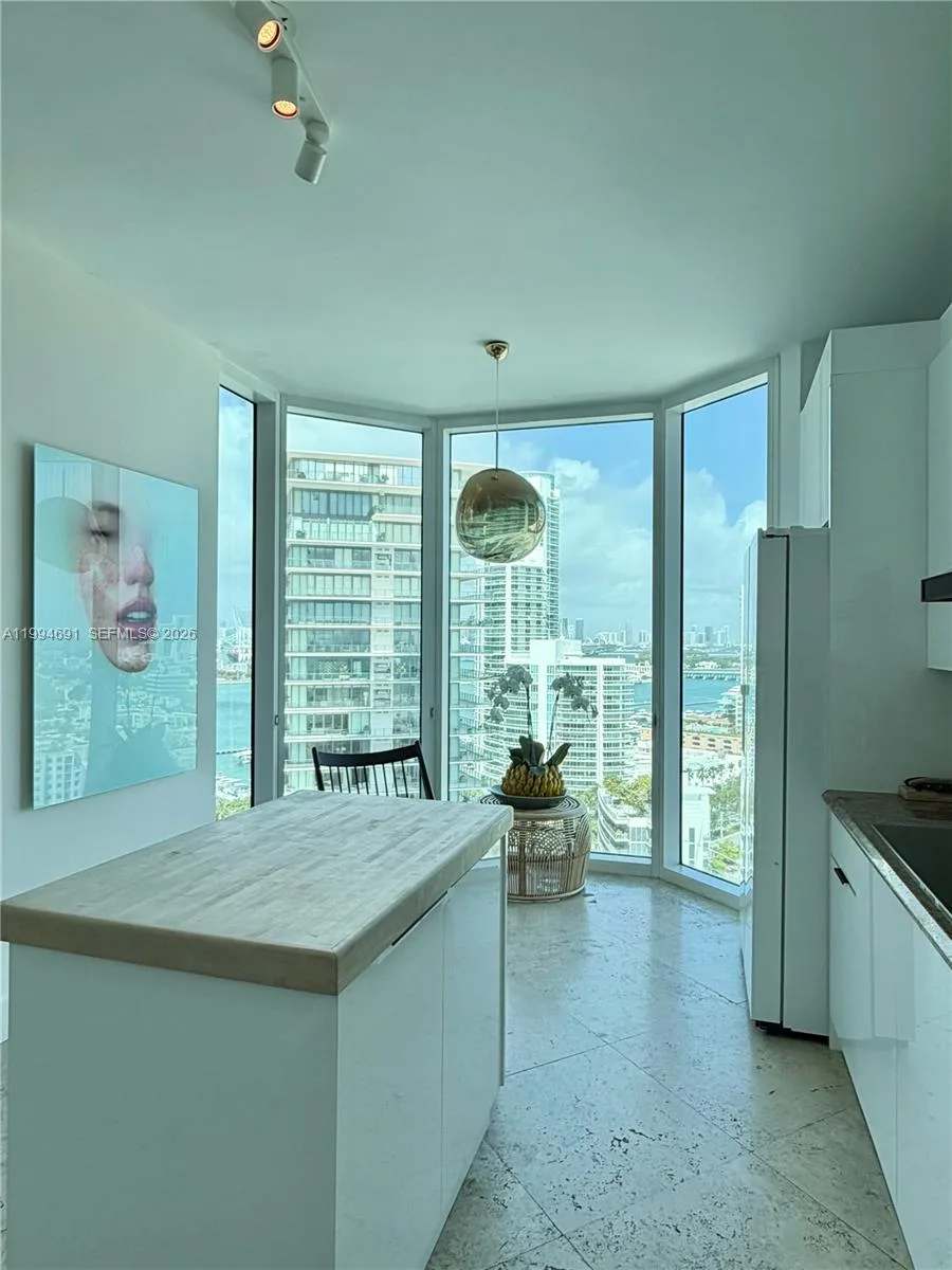 300 S Pointe Dr # 2106, Miami Beach, FL 33139 photo 4