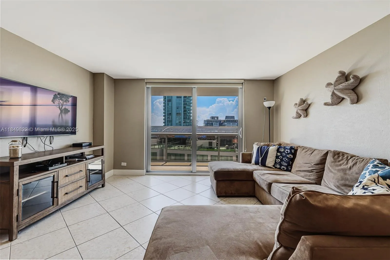 6039 Collins Ave # 936, Miami Beach, FL 33140 photo 4
