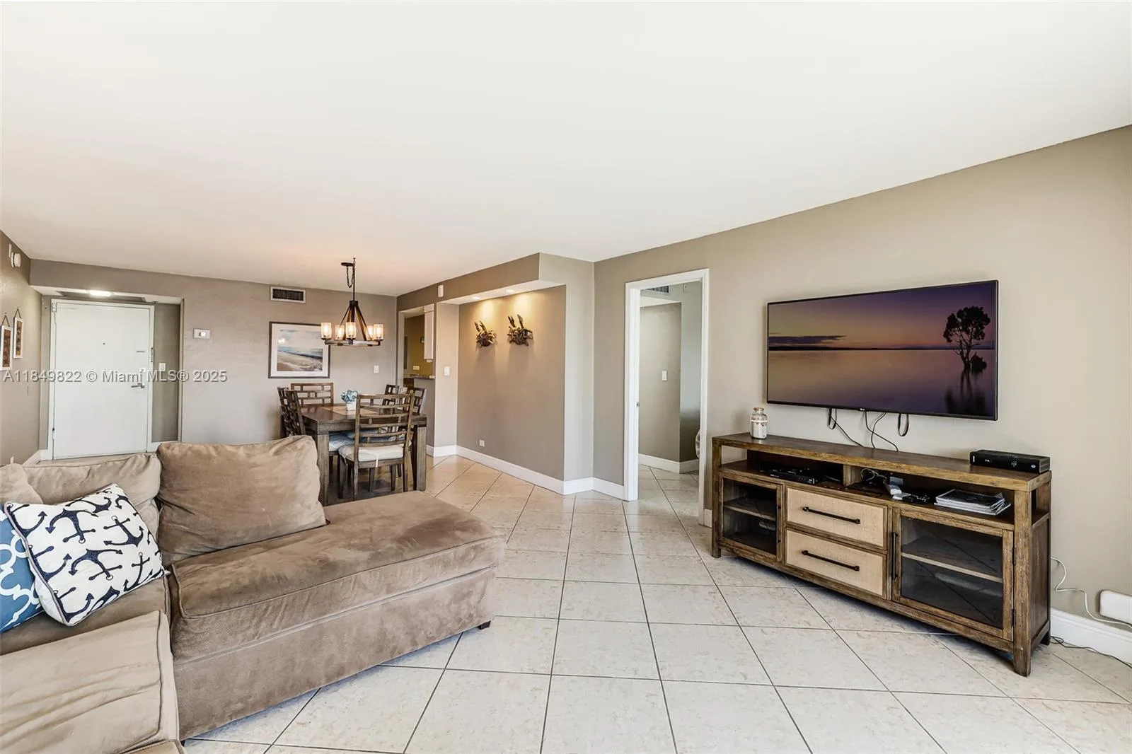 6039 Collins Ave # 936, Miami Beach, FL 33140 photo 8