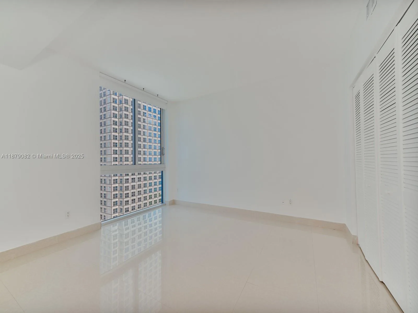 325 S Biscayne Blvd # 2715, Miami, FL 33131 photo 11