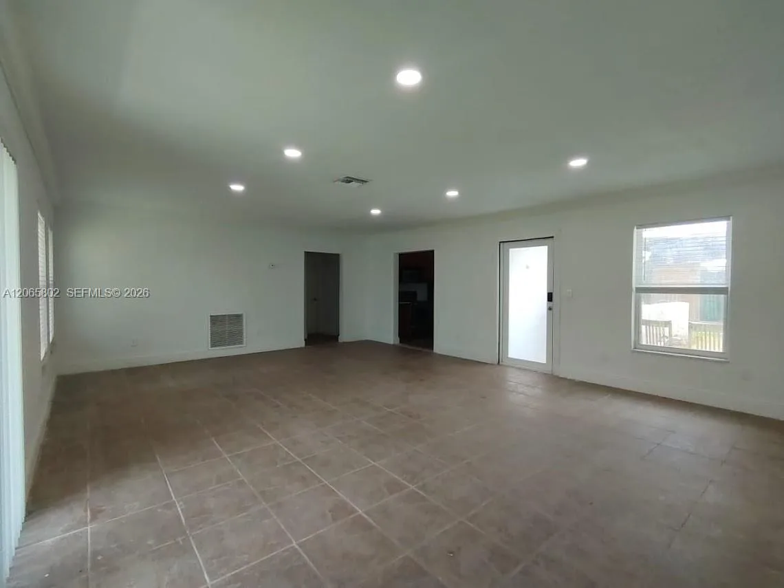 3141 N 73rd Ave, Hollywood, FL 33024 photo 4