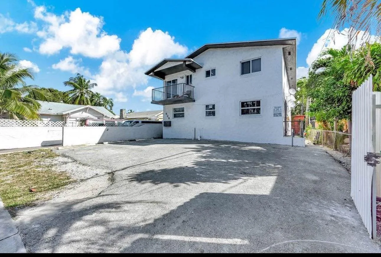 429 NW 10th Avenue, Miami, FL 33128